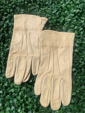 Vintage soft cream leather driving gloves